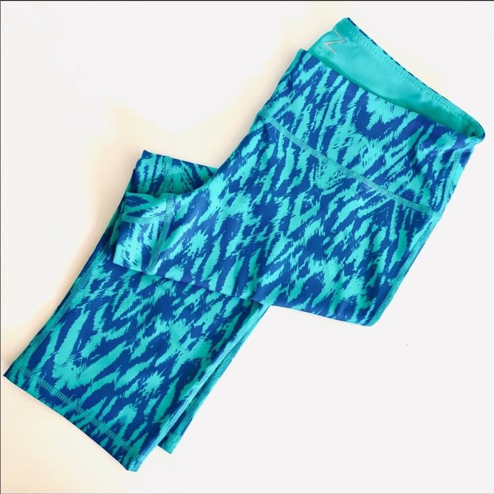 NEW NORDSTROM Zella Blue Turquoise Print Running Tight Capri Bermuda Leggings M